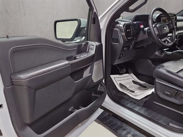 2025 Space White Metallic Ford F-150 Lariat 4X4 Truck