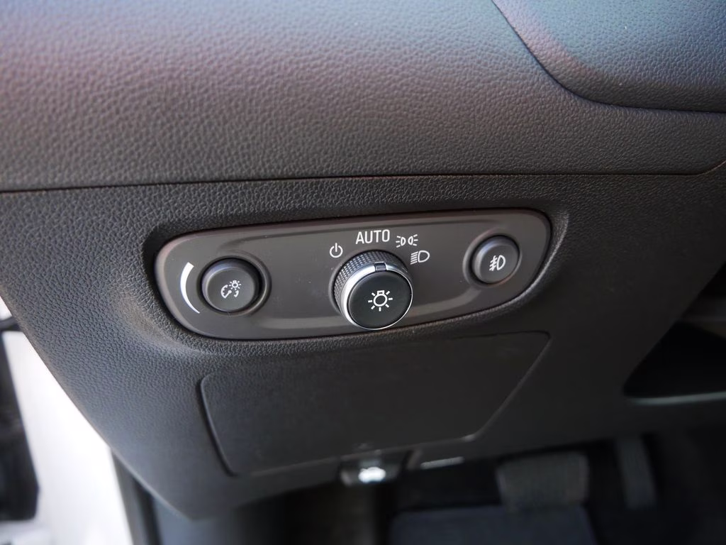 2022 White Buick Encore GX Essence AWD SUV
