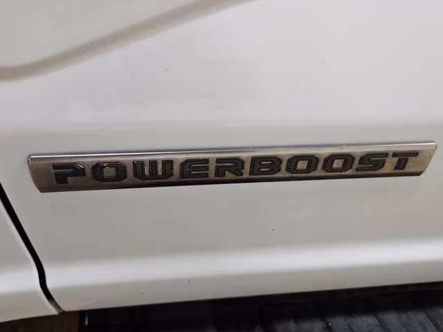 2025 Space White Metallic Ford F-150 Lariat 4X4 Truck