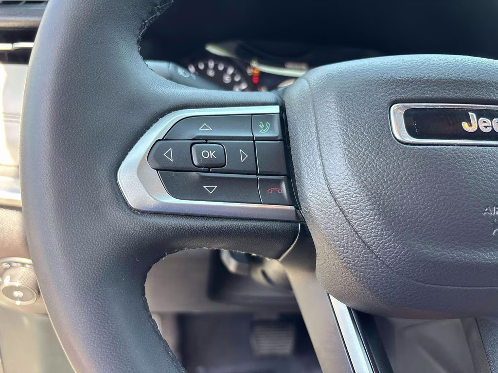 2025 Bright White Clearcoat Jeep Compass Limited 4X4 SUV