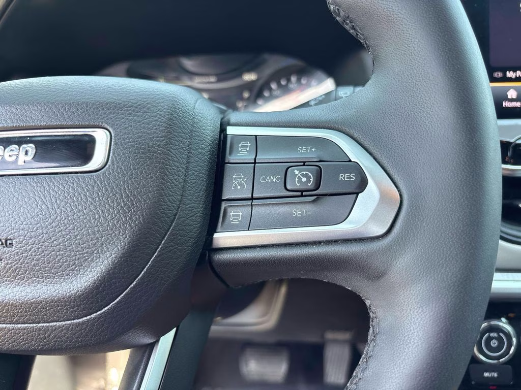2025 Bright White Clearcoat Jeep Compass Limited 4X4 SUV