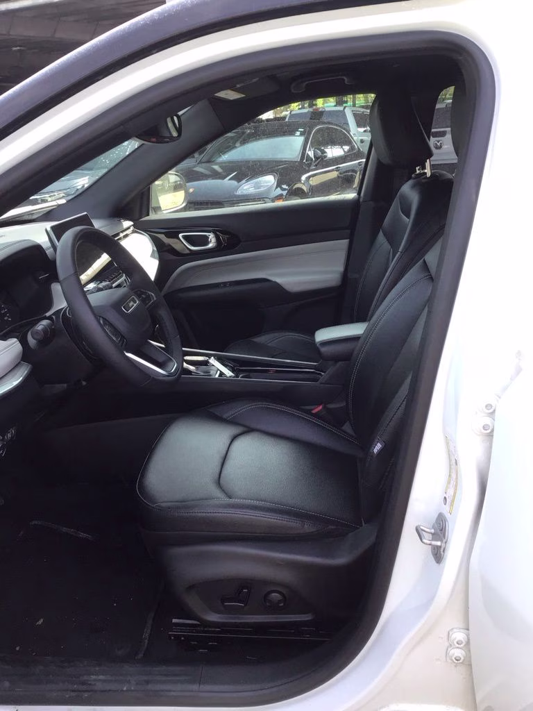 2025 Bright White Clearcoat Jeep Compass Limited 4X4 SUV