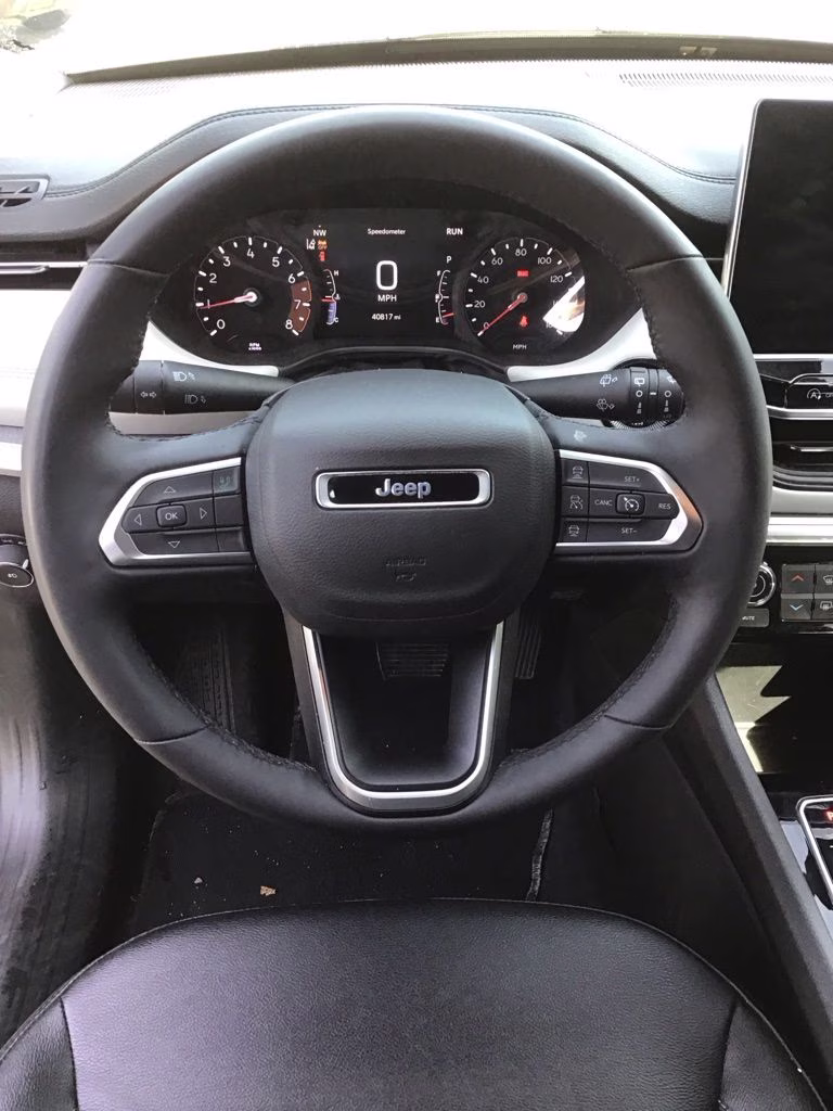 2025 Bright White Clearcoat Jeep Compass Limited 4X4 SUV