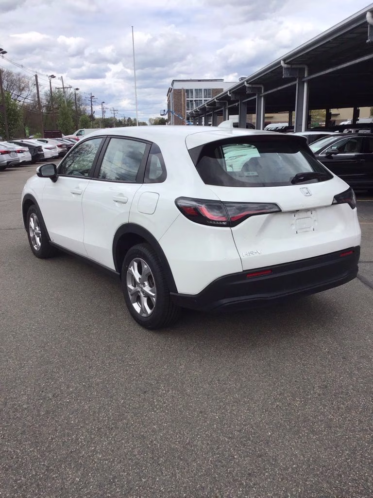 2023 White Honda HR-V LX AWD SUV