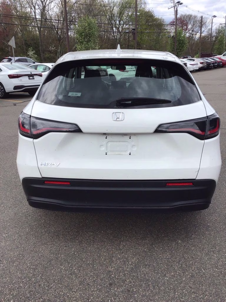 2023 White Honda HR-V LX AWD SUV