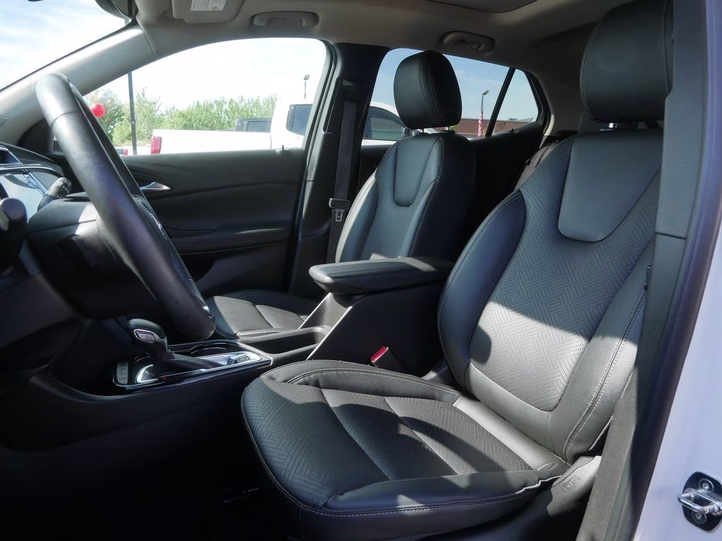 2022 White Buick Encore GX Essence AWD SUV
