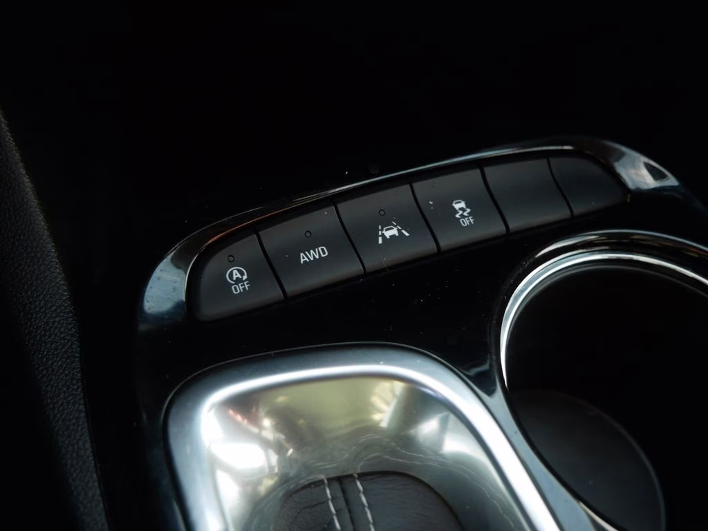 2022 White Buick Encore GX Essence AWD SUV