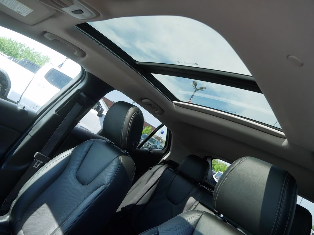 2022 White Buick Encore GX Essence AWD SUV