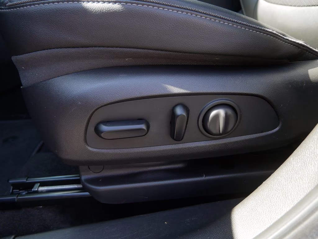 2022 White Buick Encore GX Essence AWD SUV