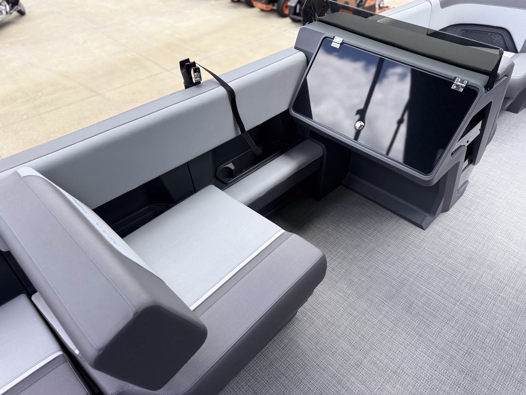 2025 Manitou Pontoon Cruise 22 Switchback Boat