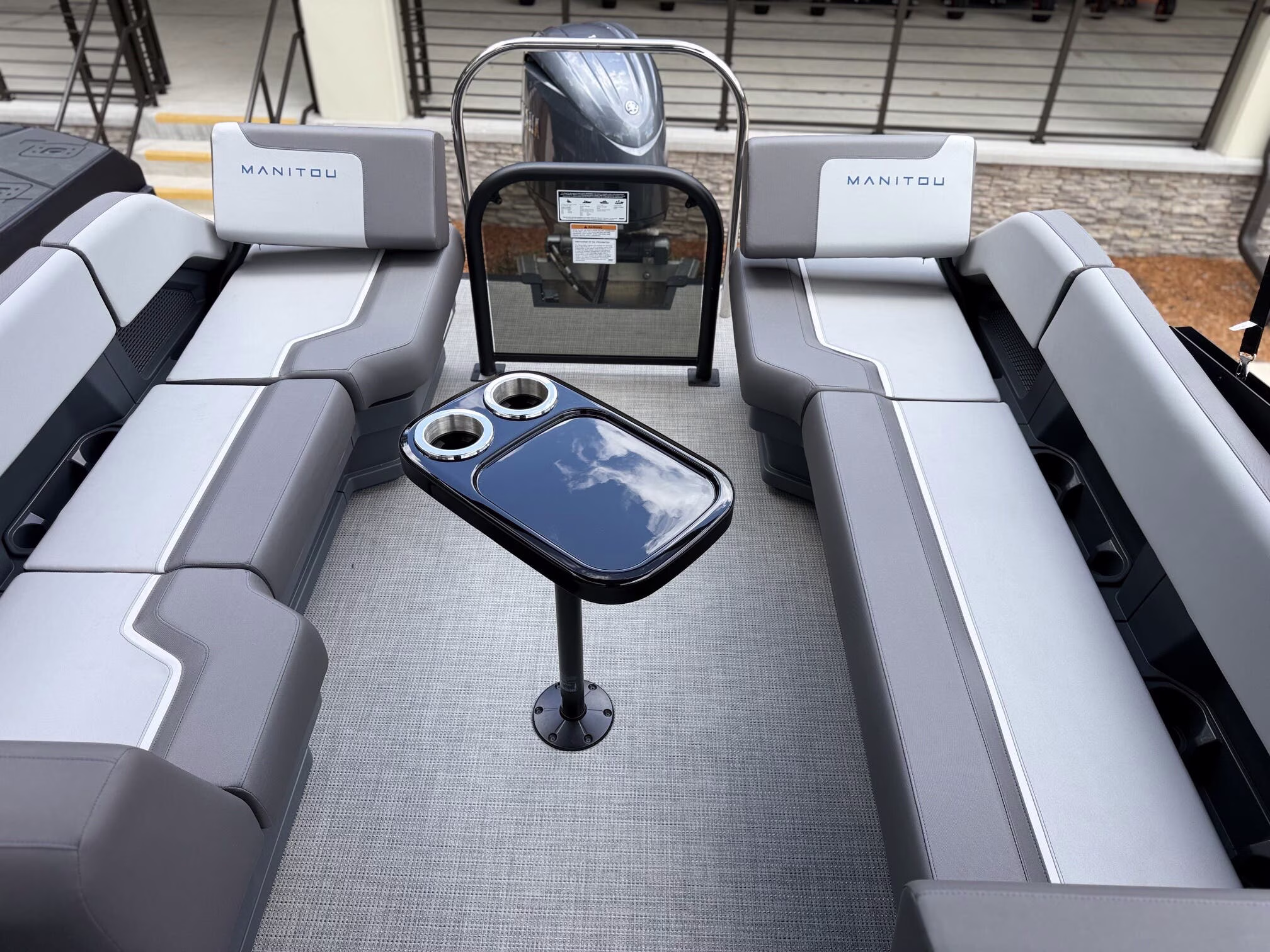 2025 Manitou Pontoon Cruise 22 Switchback Boat