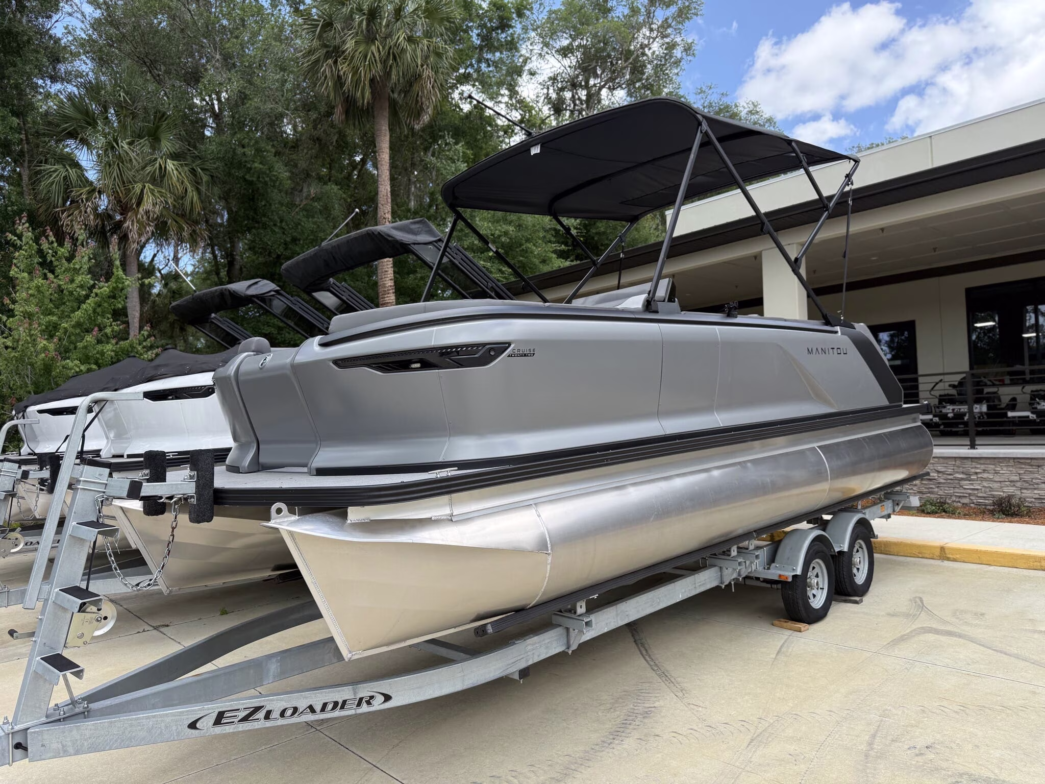 2025 Manitou Pontoon Cruise 22 Switchback Boat