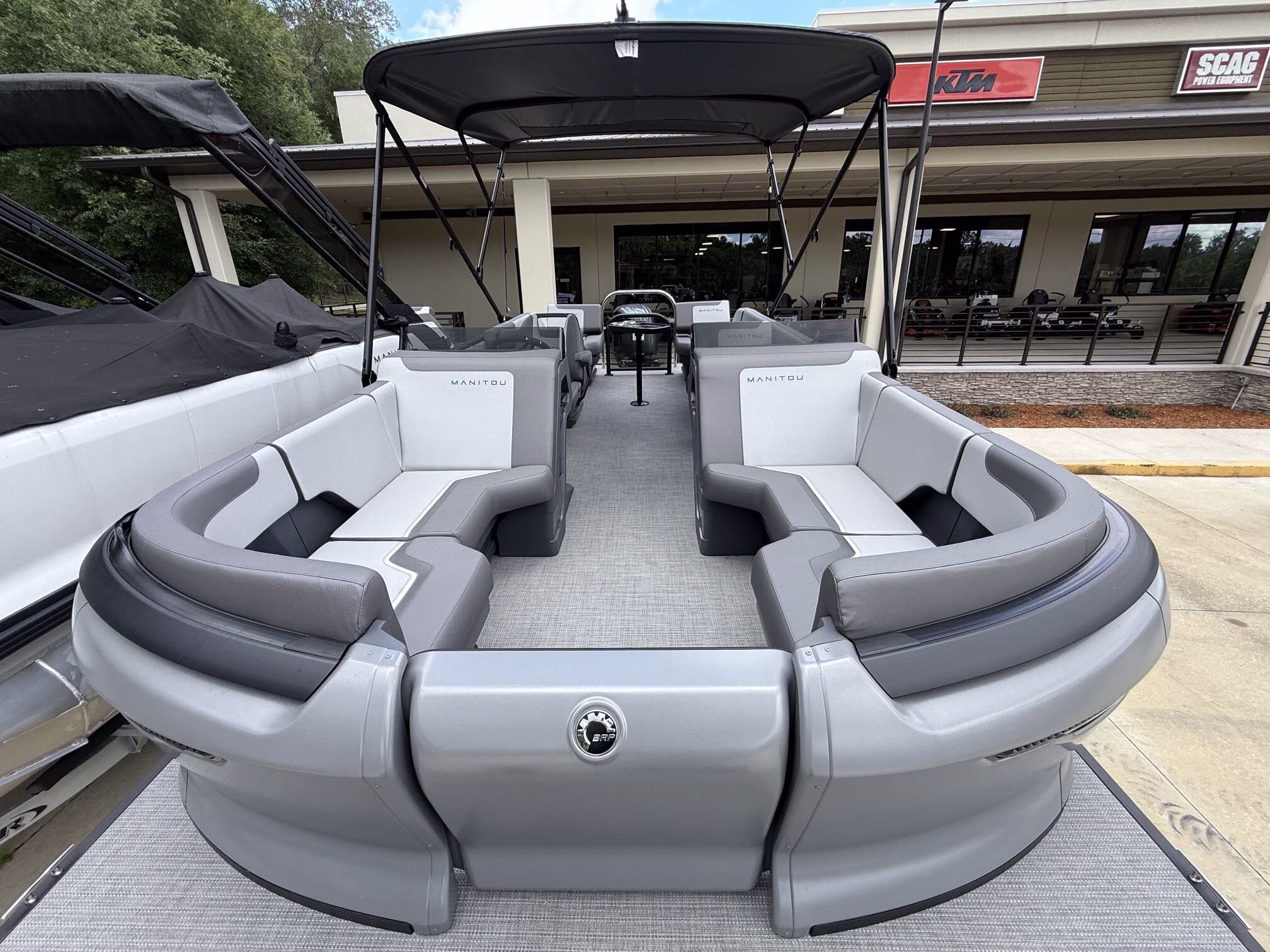 2025 Manitou Pontoon Cruise 22 Switchback Boat