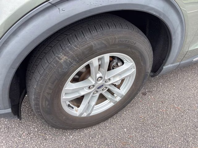 2020 Silver Spruce Metallic Ford Explorer XLT RWD SUV