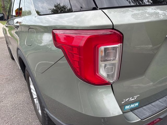 2020 Silver Spruce Metallic Ford Explorer XLT RWD SUV