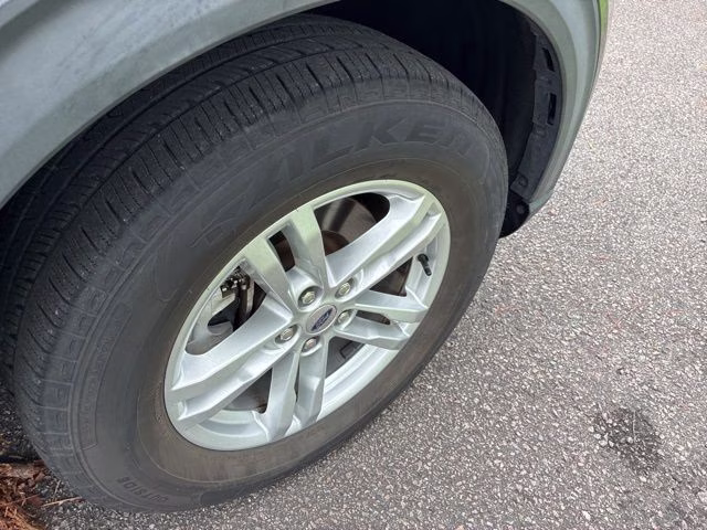 2020 Silver Spruce Metallic Ford Explorer XLT RWD SUV