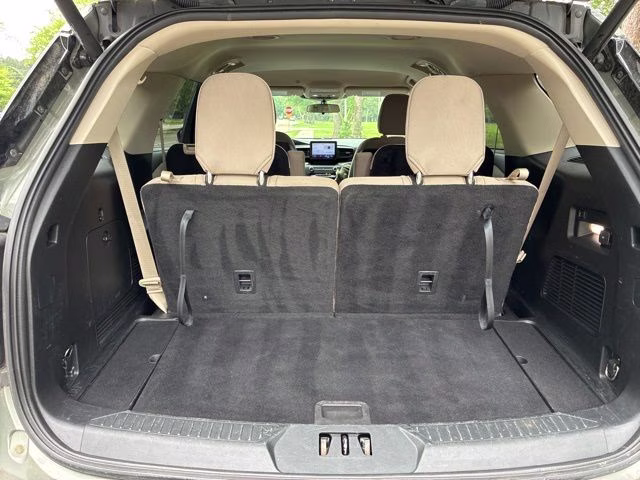 2020 Silver Spruce Metallic Ford Explorer XLT RWD SUV