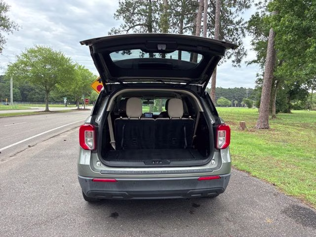 2020 Silver Spruce Metallic Ford Explorer XLT RWD SUV