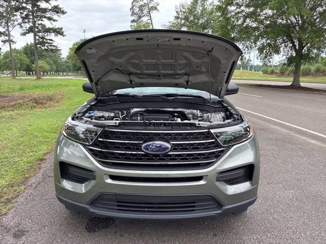2020 Silver Spruce Metallic Ford Explorer XLT RWD SUV