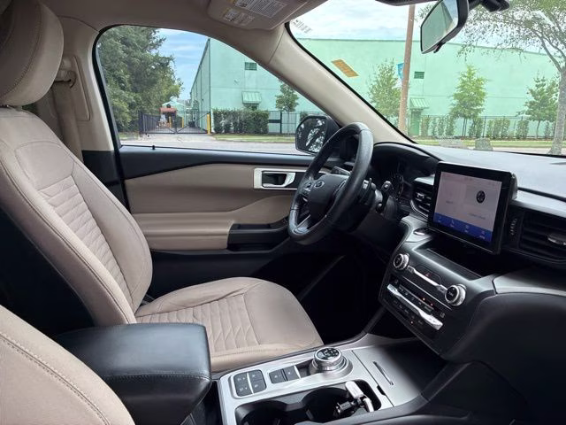 2020 Silver Spruce Metallic Ford Explorer XLT RWD SUV