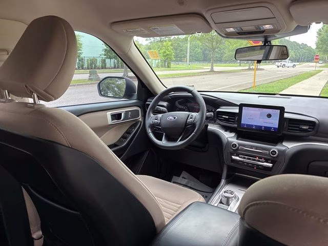 2020 Silver Spruce Metallic Ford Explorer XLT RWD SUV