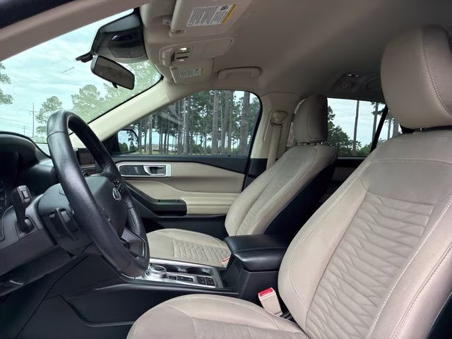 2020 Silver Spruce Metallic Ford Explorer XLT RWD SUV