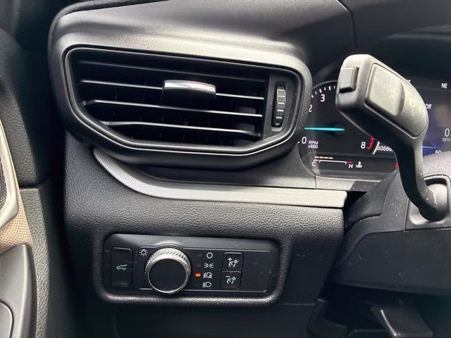 2020 Silver Spruce Metallic Ford Explorer XLT RWD SUV