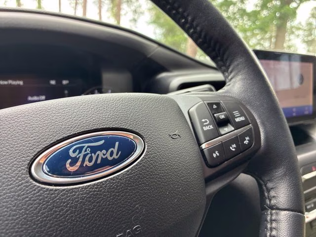 2020 Silver Spruce Metallic Ford Explorer XLT RWD SUV