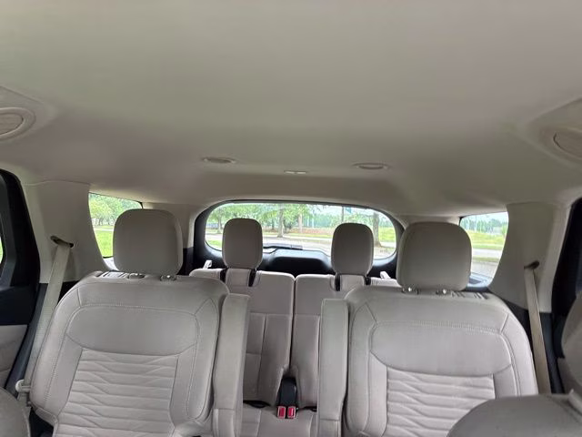 2020 Silver Spruce Metallic Ford Explorer XLT RWD SUV