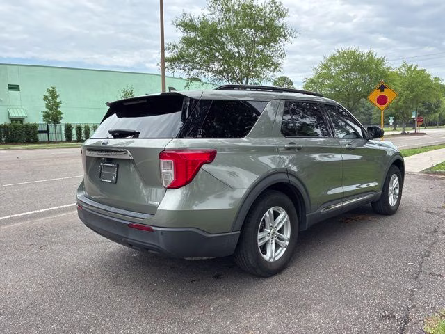 2020 Silver Spruce Metallic Ford Explorer XLT RWD SUV