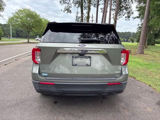 2020 Silver Spruce Metallic Ford Explorer XLT RWD SUV