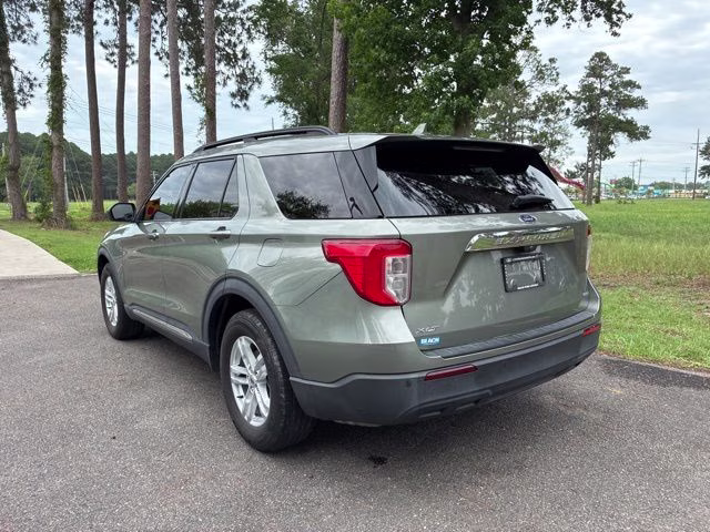 2020 Silver Spruce Metallic Ford Explorer XLT RWD SUV