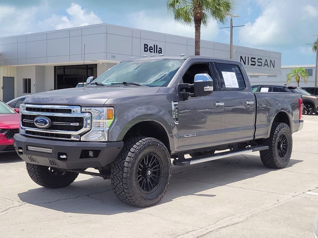 2022 Gray Metallic Ford Super Duty F-350 SRW Lariat 4X4 Truck