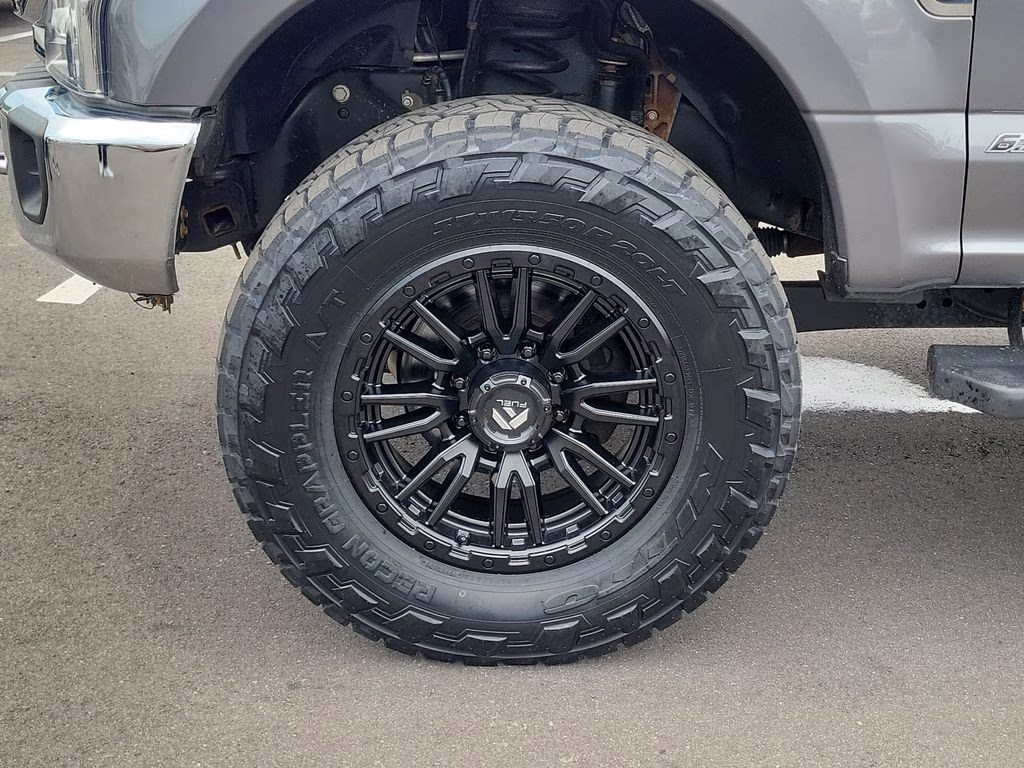 2022 Gray Metallic Ford Super Duty F-350 SRW Lariat 4X4 Truck