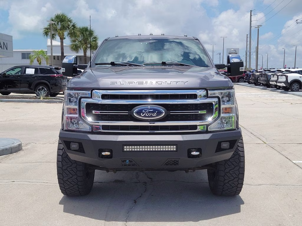 2022 Gray Metallic Ford Super Duty F-350 SRW Lariat 4X4 Truck