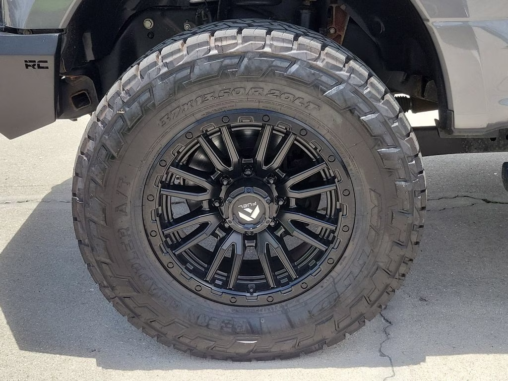 2022 Gray Metallic Ford Super Duty F-350 SRW Lariat 4X4 Truck