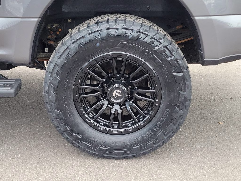 2022 Gray Metallic Ford Super Duty F-350 SRW Lariat 4X4 Truck
