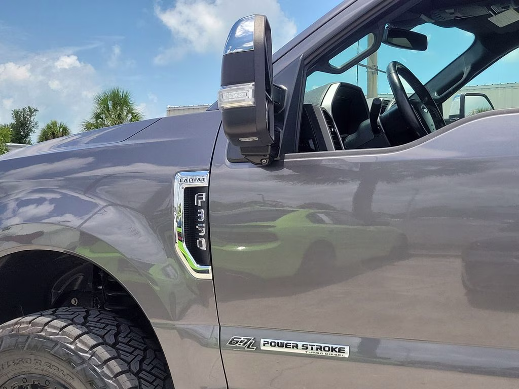 2022 Gray Metallic Ford Super Duty F-350 SRW Lariat 4X4 Truck