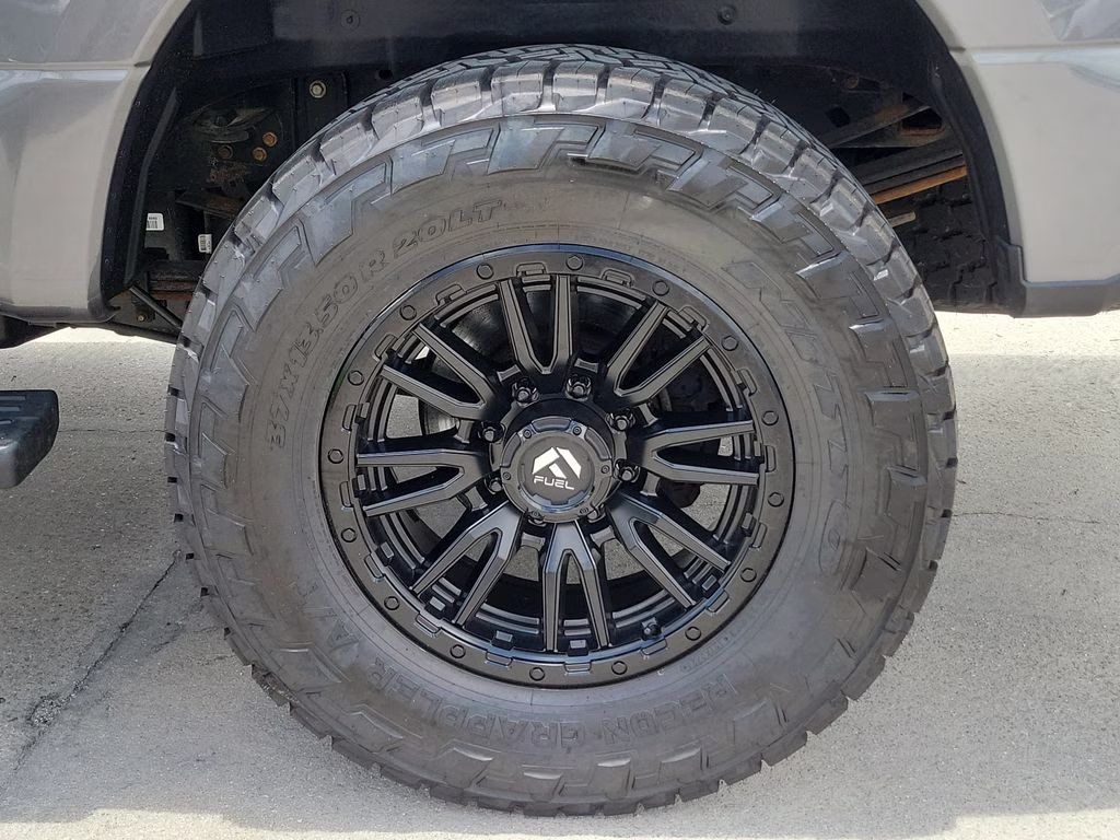2022 Gray Metallic Ford Super Duty F-350 SRW Lariat 4X4 Truck