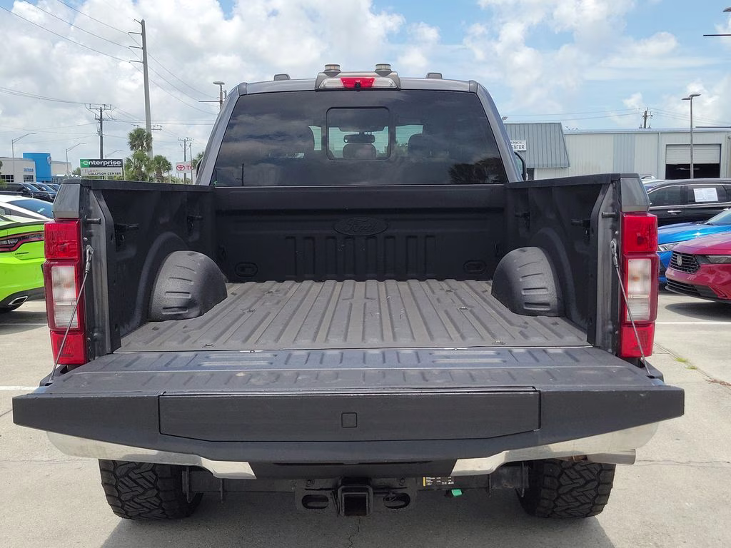 2022 Gray Metallic Ford Super Duty F-350 SRW Lariat 4X4 Truck