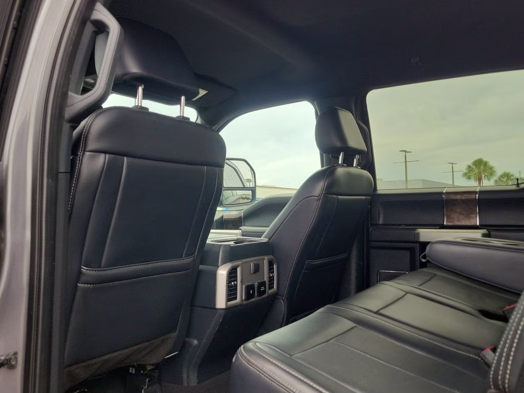 2022 Gray Metallic Ford Super Duty F-350 SRW Lariat 4X4 Truck