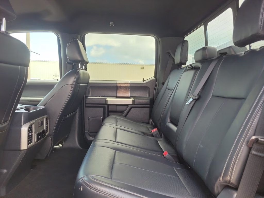 2022 Gray Metallic Ford Super Duty F-350 SRW Lariat 4X4 Truck