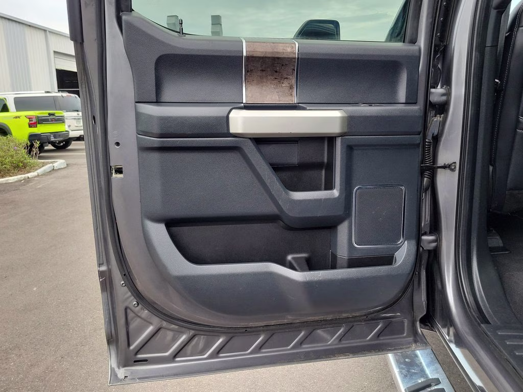 2022 Gray Metallic Ford Super Duty F-350 SRW Lariat 4X4 Truck