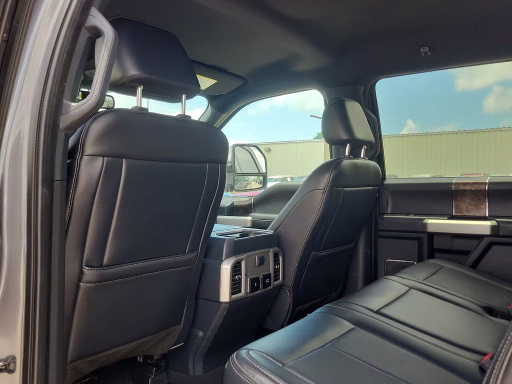 2022 Gray Metallic Ford Super Duty F-350 SRW Lariat 4X4 Truck