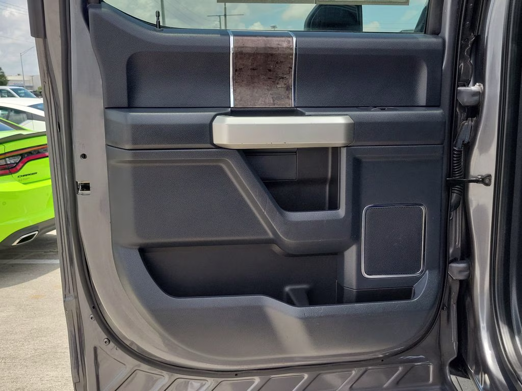 2022 Gray Metallic Ford Super Duty F-350 SRW Lariat 4X4 Truck