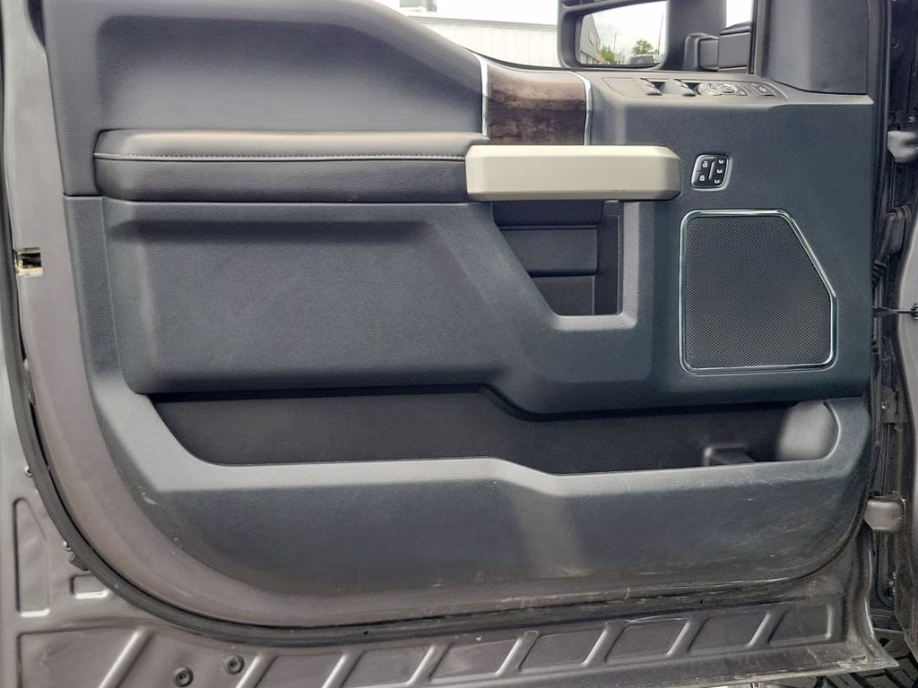 2022 Gray Metallic Ford Super Duty F-350 SRW Lariat 4X4 Truck