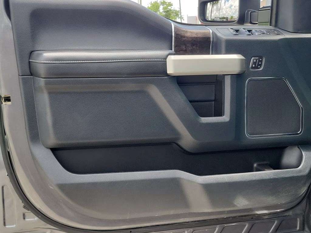 2022 Gray Metallic Ford Super Duty F-350 SRW Lariat 4X4 Truck