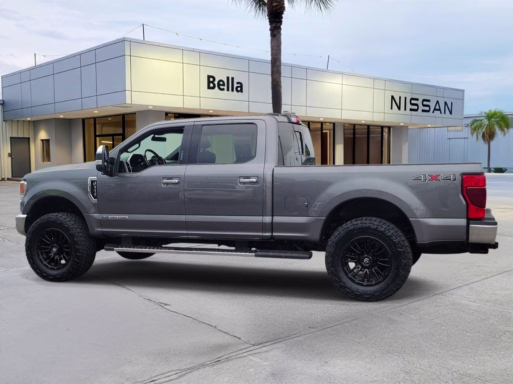 2022 Gray Metallic Ford Super Duty F-350 SRW Lariat 4X4 Truck