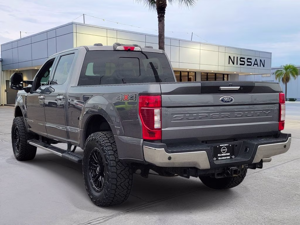 2022 Gray Metallic Ford Super Duty F-350 SRW Lariat 4X4 Truck