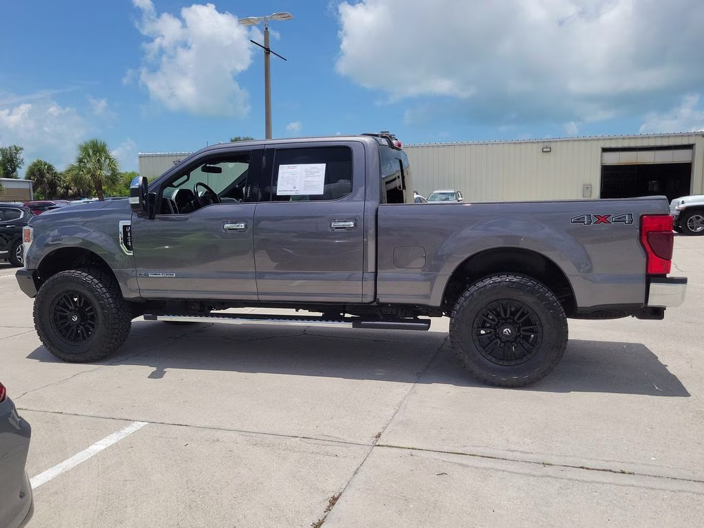 2022 Gray Metallic Ford Super Duty F-350 SRW Lariat 4X4 Truck